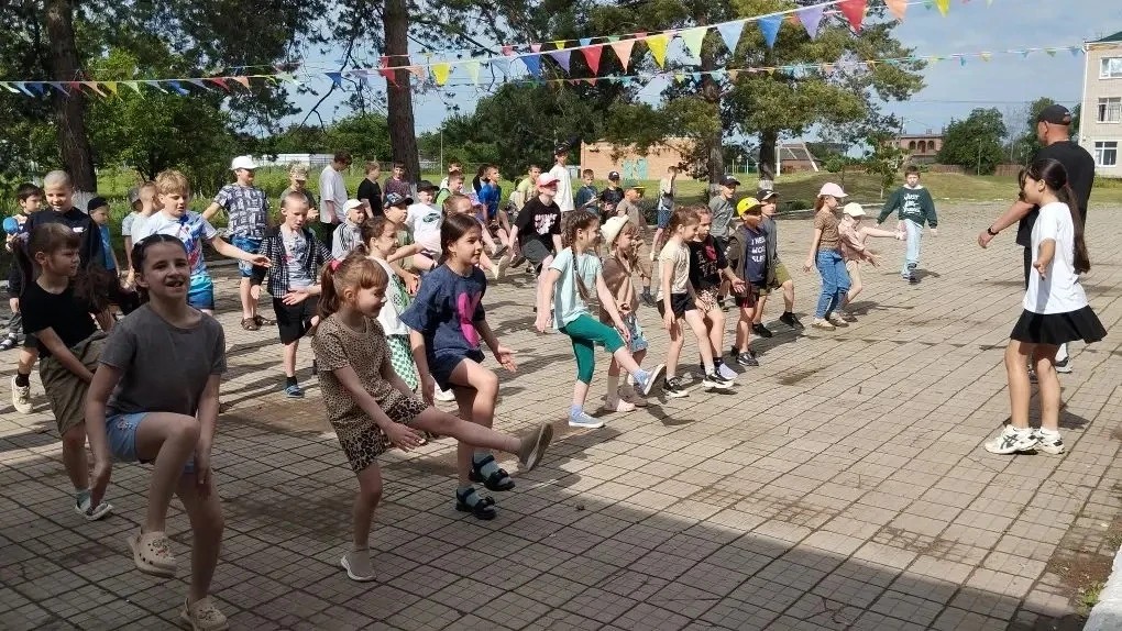 ☀️

В нашем летнем лагере день всегда стартует бодро! Пока солнце только просыпается, мы уже на спор