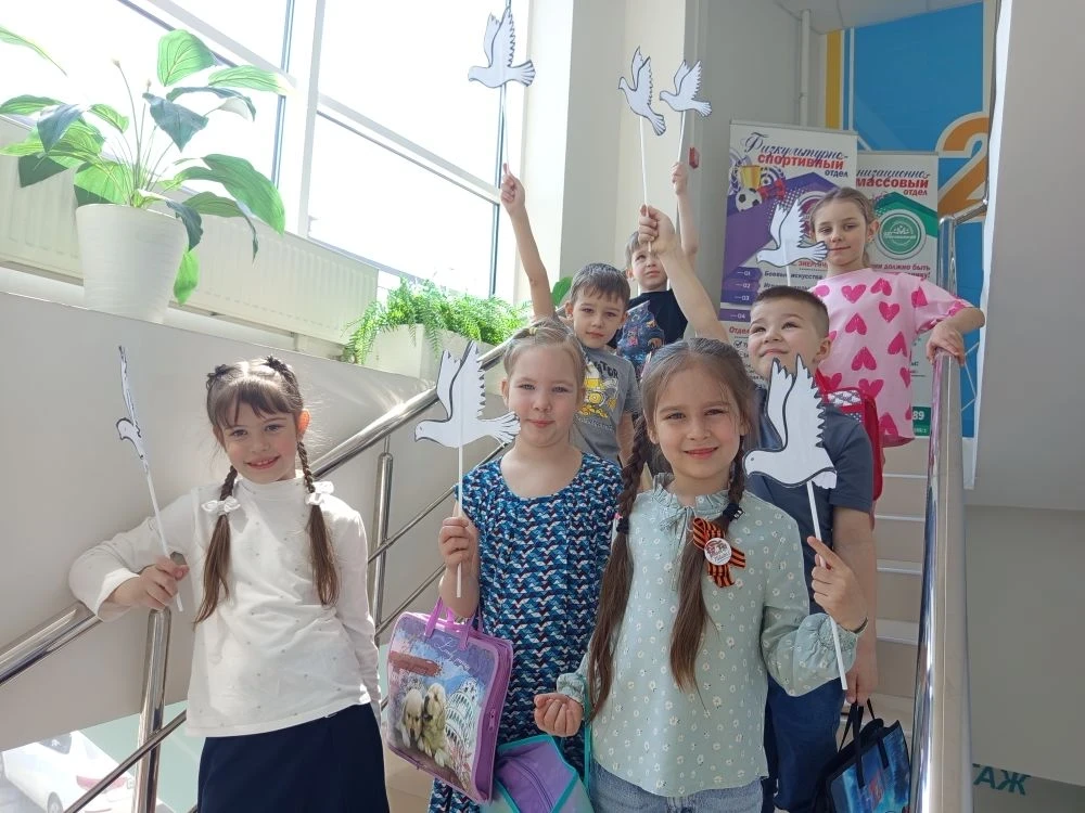 Студия раннего развития "Вундеркинд" (Дзержинского, 159) учится творить добро и ценить мир! 🕊️  Сего