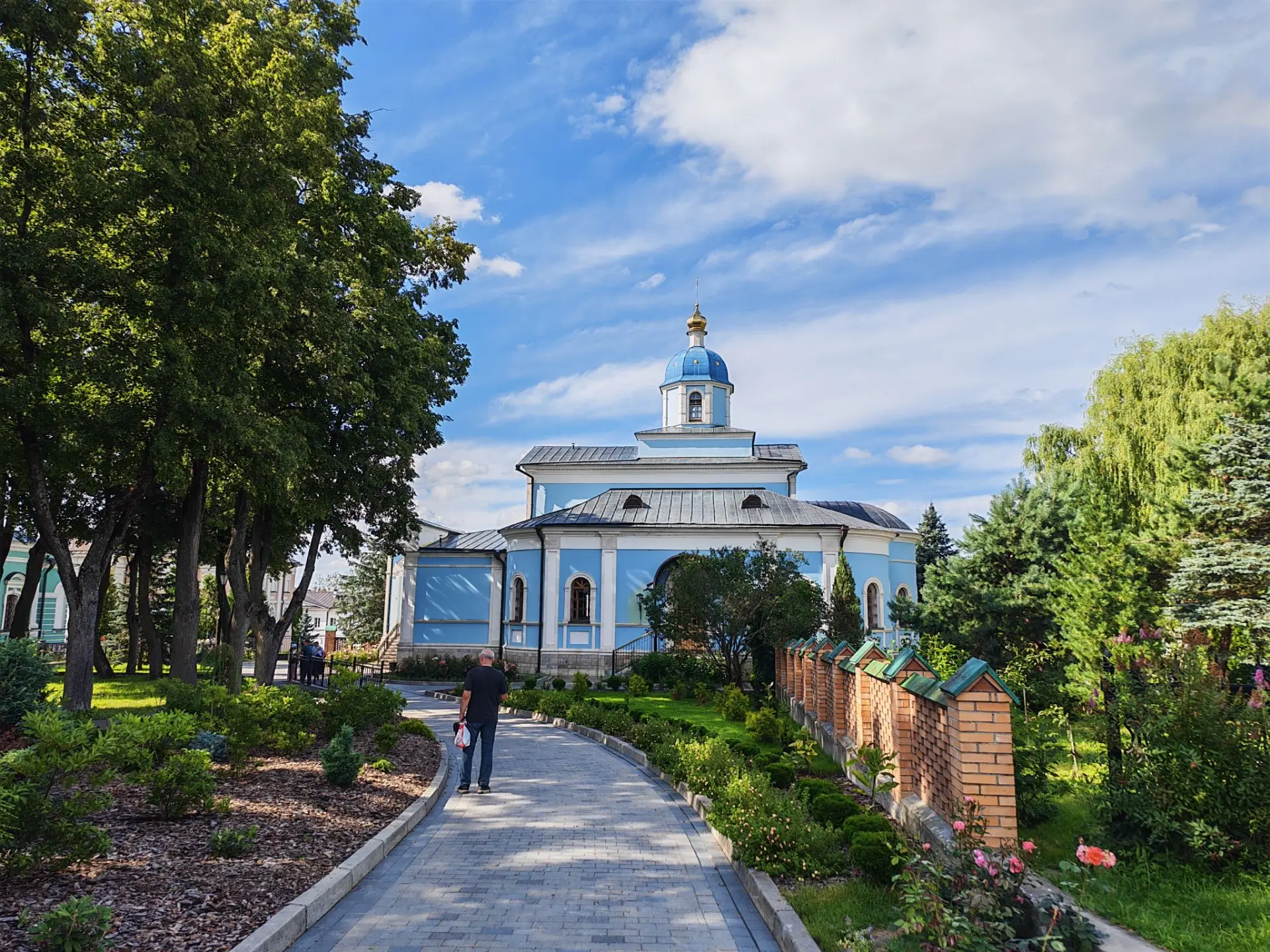 Доброго благословенного утра, дорогие друзья! 

Красота Оптиной пустыни✨🙏

PS: на последнем фото - 