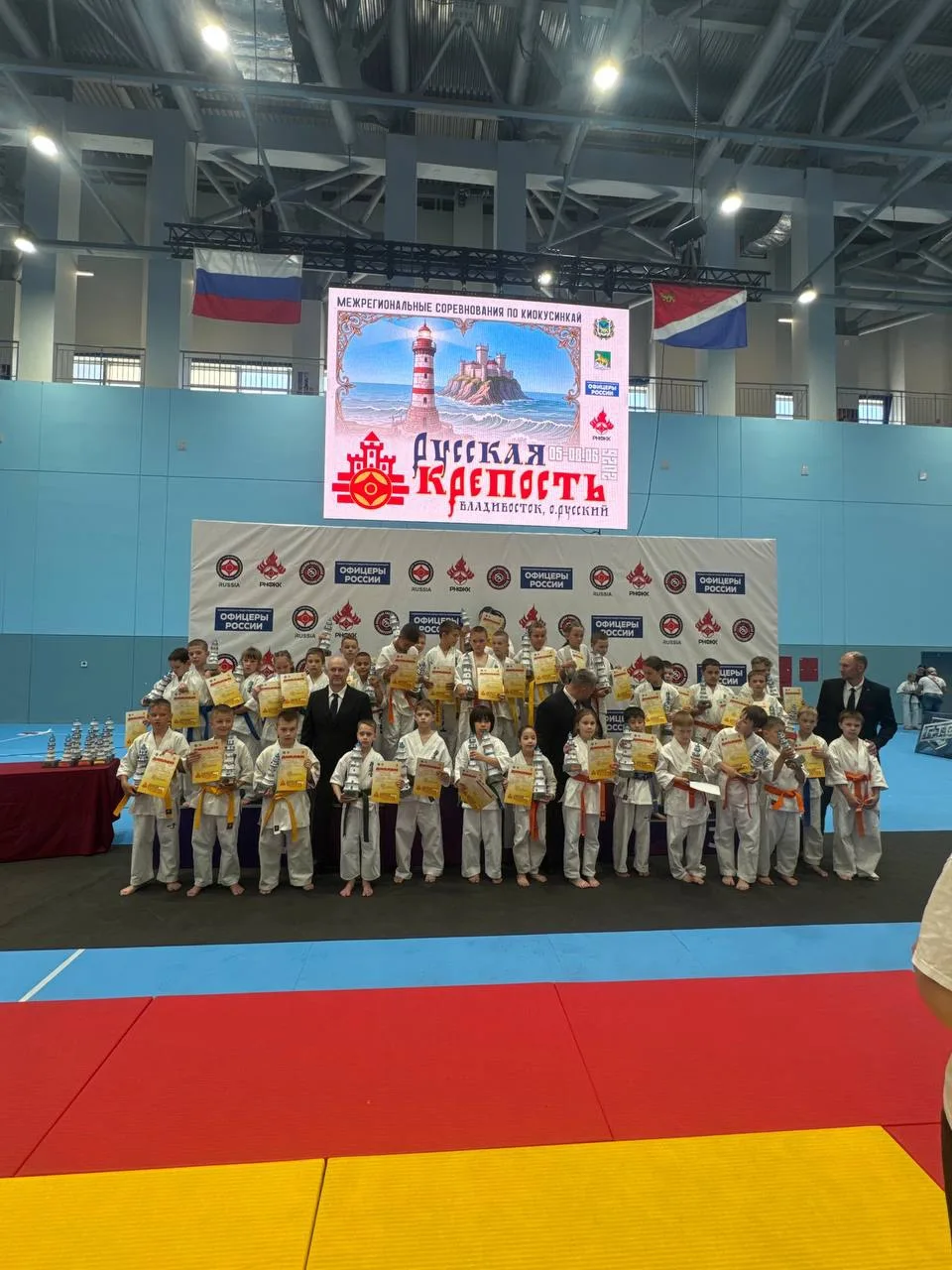 Русская крепость🏆

В спортивном комплексе ДВФУ состоялись межрегиональные соревнования по киокусинк