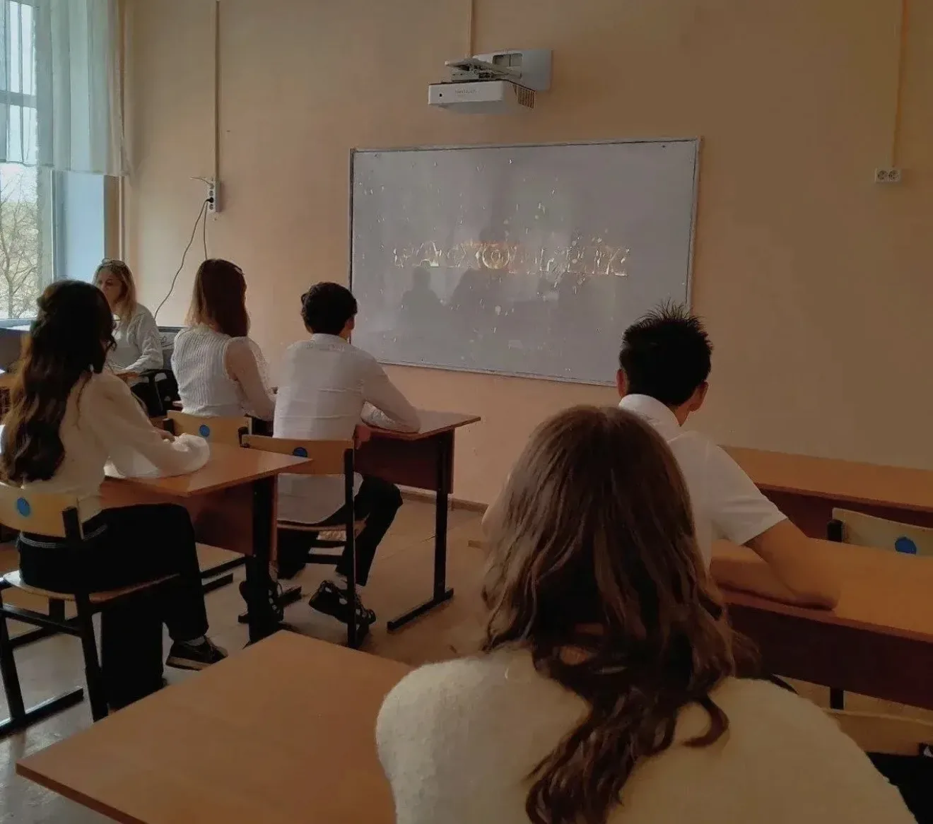 📢 В 5–11 классах прошли классные часы попрофилактике экстремизма и терроризма. Ребята посмотрели мощ