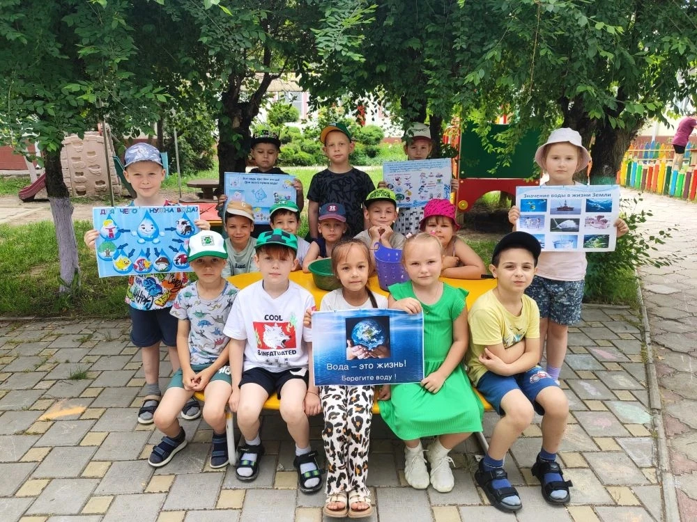 💧 Обычная вода — необычная польза! 
 Воспитанники группы "Лучики" выяснили, зачем нужно пить воду и