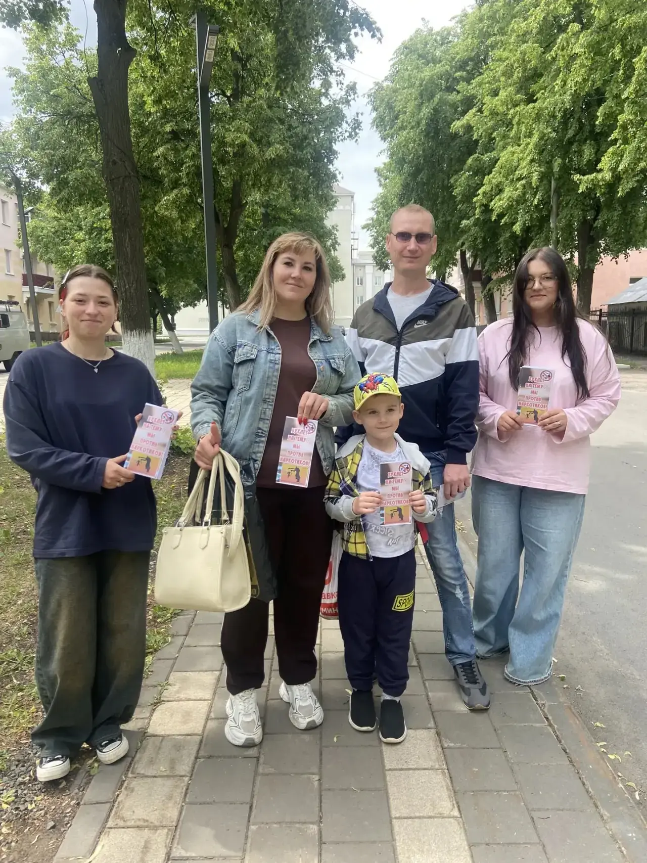 В рамках всероссийской акции «Мы против наркотиков» специалисты Центра  совместно с вол...