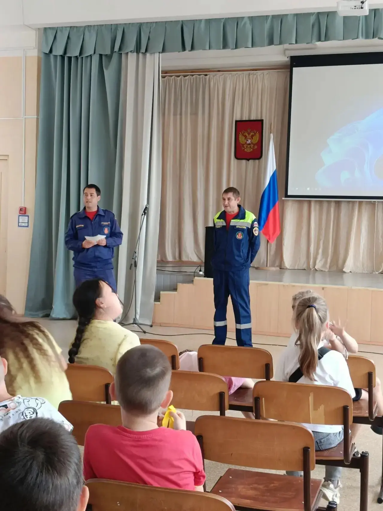 Сегодня в нашей школе прошла познавательная и полезная беседа с представителями Волжского поисково-с