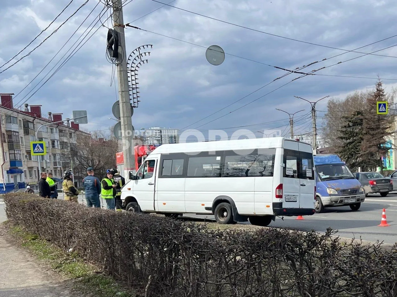 Водителю автобуса стало плохо за рулём, на ул. Калинина  На месте все оперативные службы!  Подписать