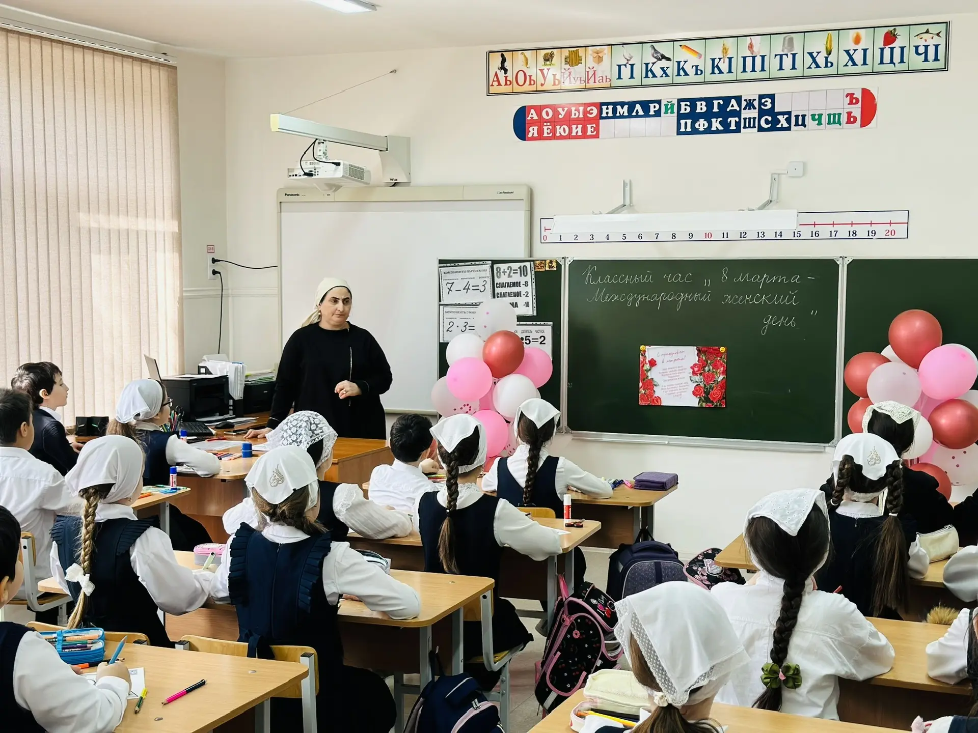 Творческое занятие в 2 «Б» классе к Международному женскому дню🌷  В рамках мероприятий, посвященных 