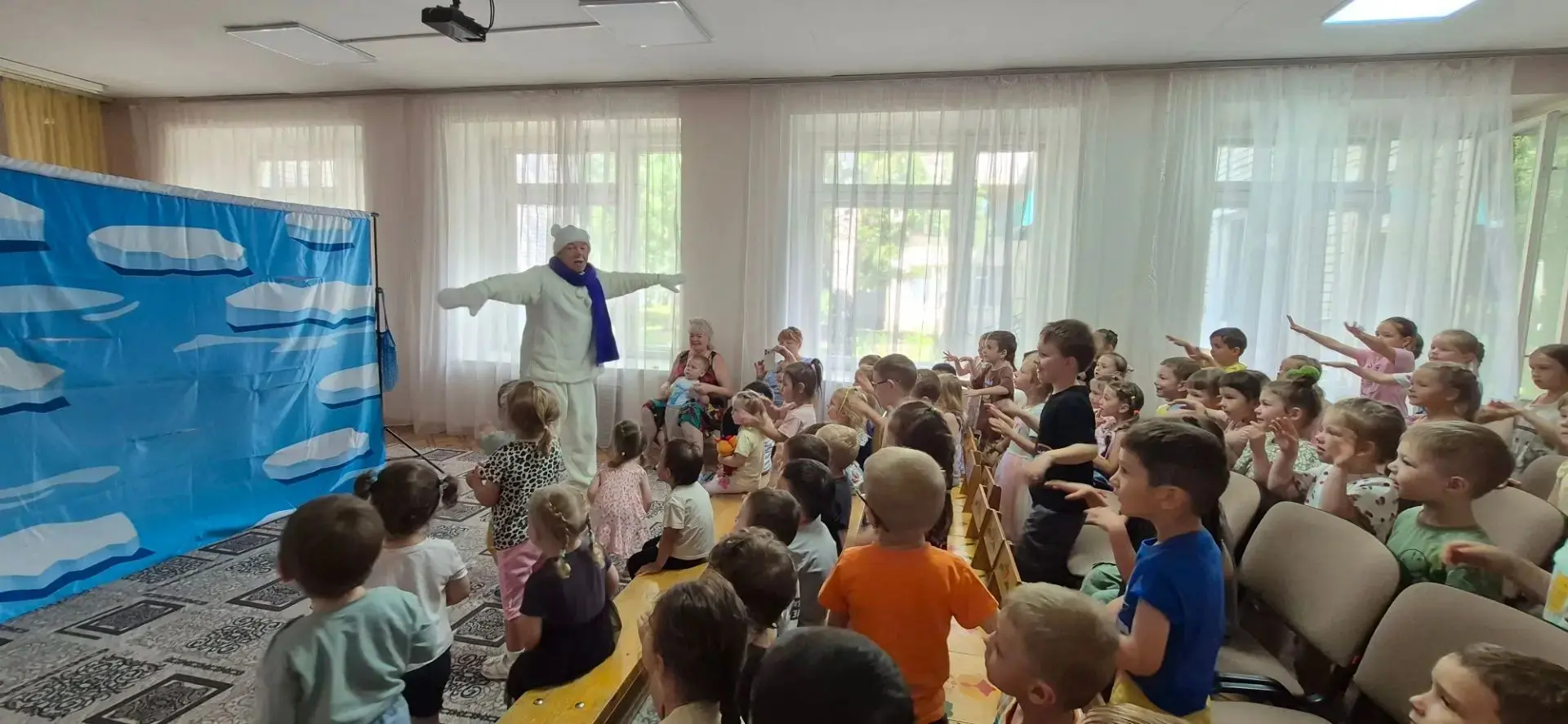 ☀️ Вчера было по-настоящему жарко! И дело не только в погоде. К нам приезжал удивительный Театр Ёж с