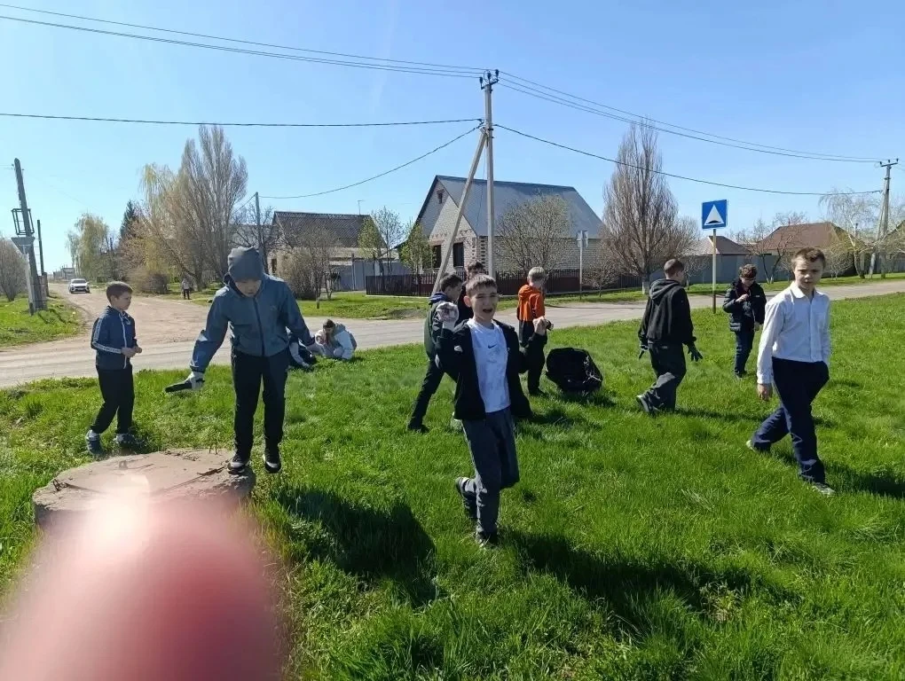 Апрельская традиция продолжается: школьники наводят порядок🧹  Ученики нашей школы вновь взялись за д