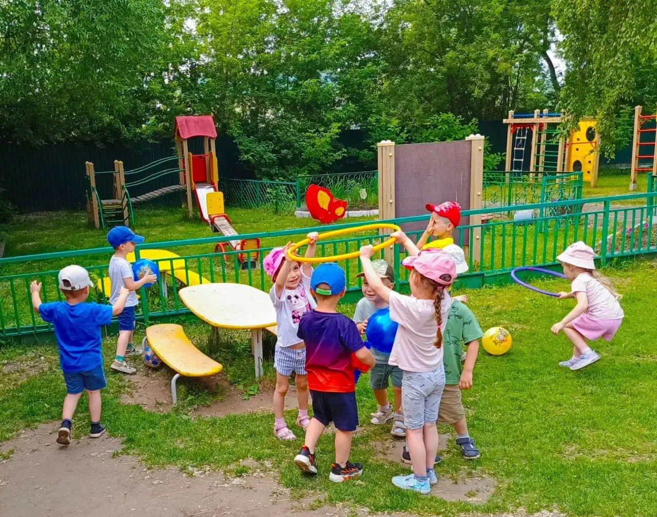 Лето — время радости и открытий! ☀️🌈

Лето — самое любимое время года у наших ребят! В этом году он