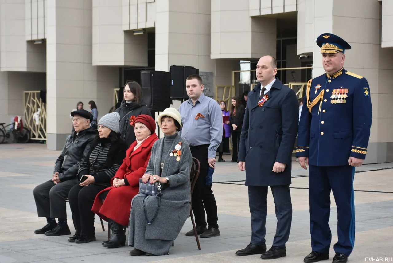 Юноши и девушки Комсомольска поблагодарили ветеранов войны, приняв участие в акции «Спасибо».    6 м