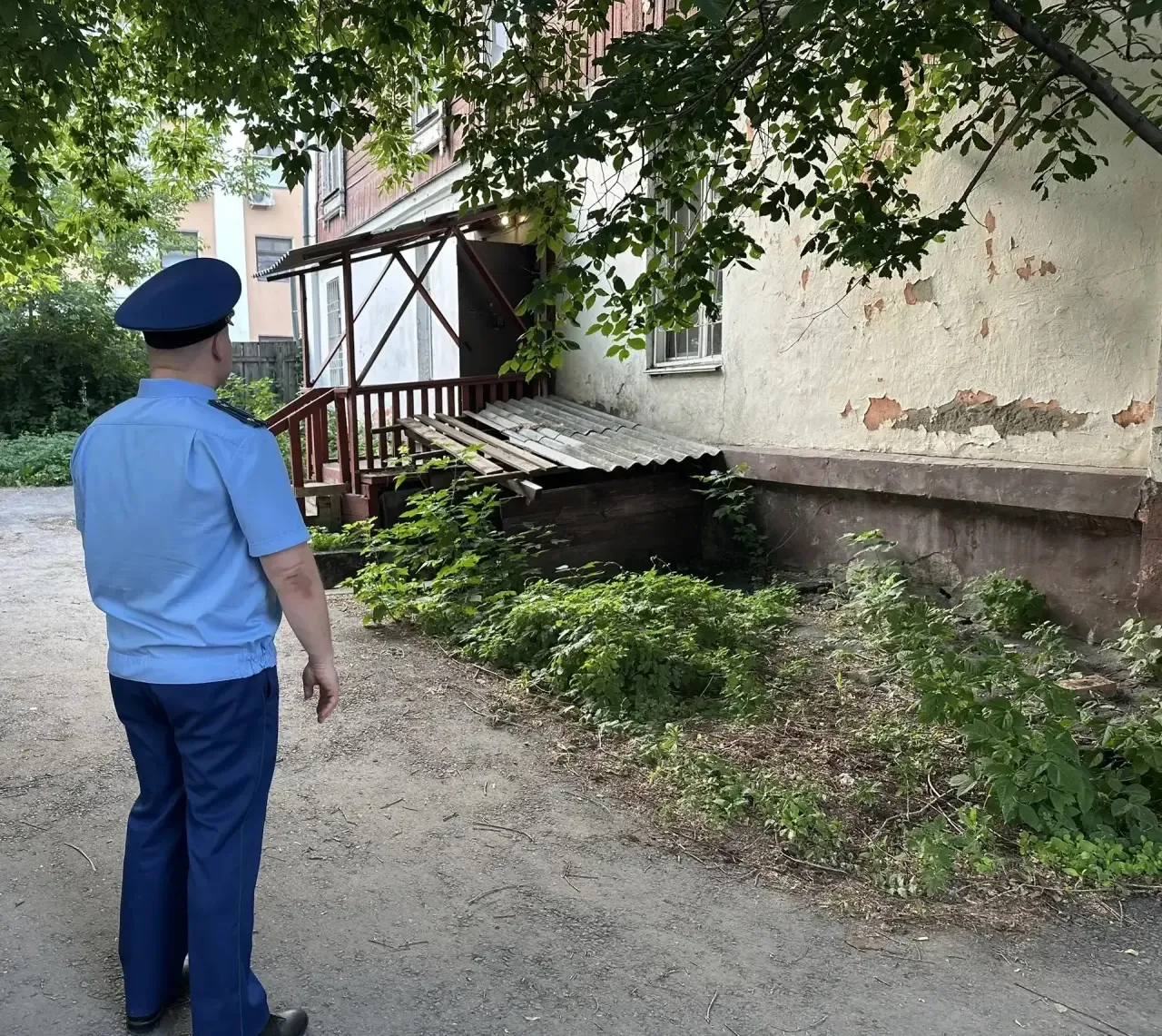 В Омске прокуратура проводит проверку по факту  обрушения потолка в многоквартирном доме

Сегодня в 