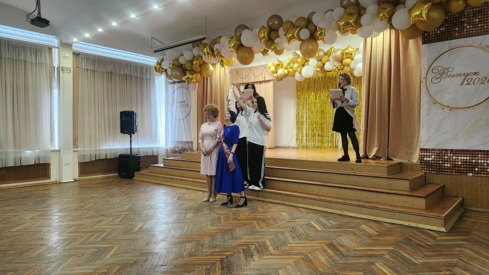 🎉 Сегодня прозвенел Последний звонок для наших одиннадцатиклассников! 🔔✨  Это был огромный, яркий и 