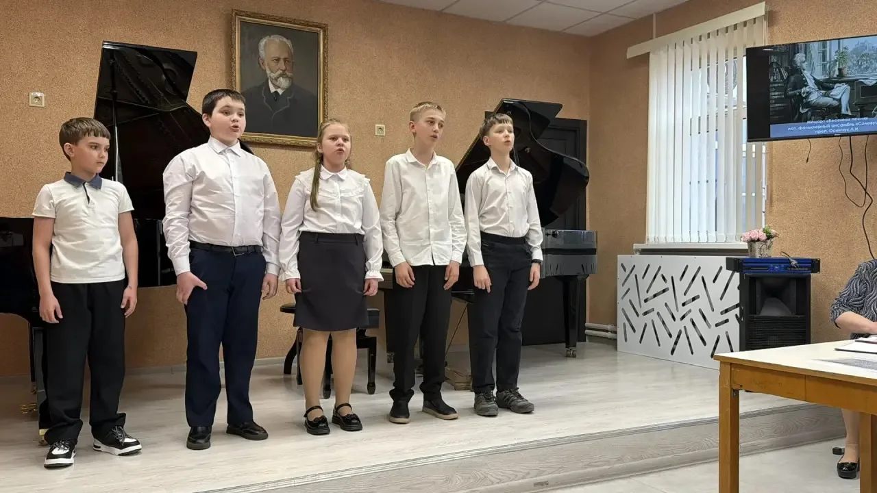 «Гений, изменивший мир»

         24 марта в Вёшенской детской школе искусств состоялась лекция-конц
