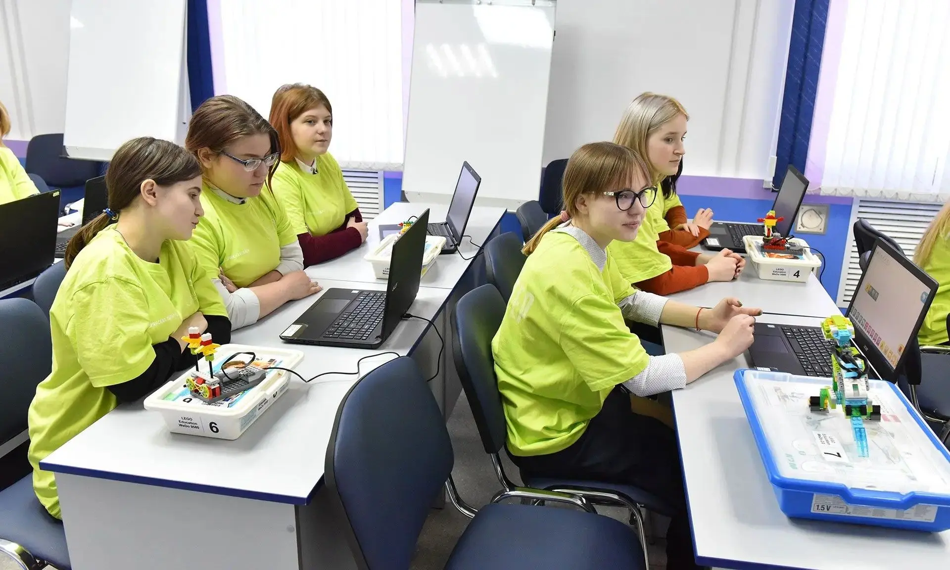 Сегодня профессиональный праздник отмечают преподаватели, педагоги, работники системы с...