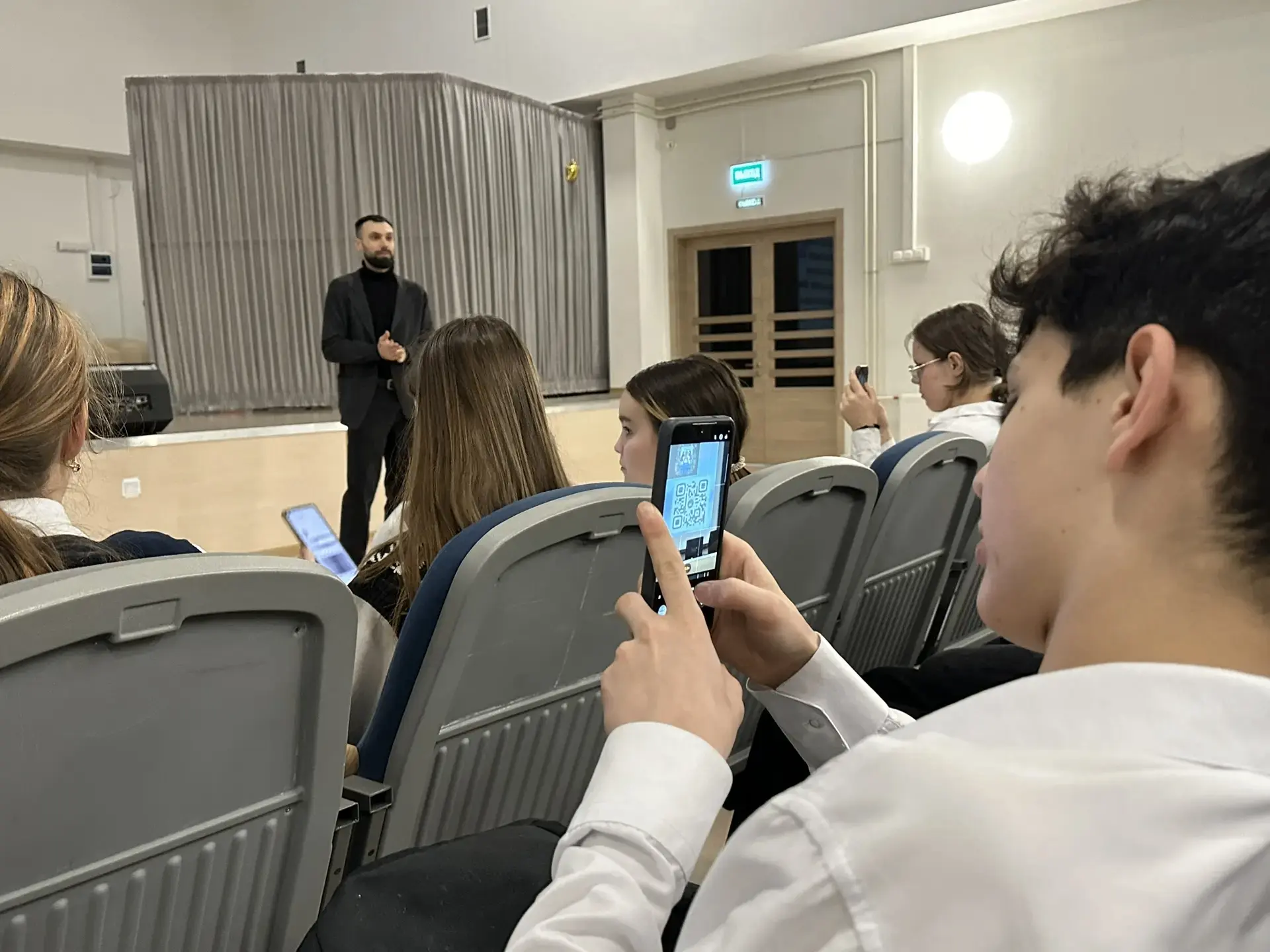 🎮 Активисты классов #Родной36 продолжают погружение в мир фиджитал-спорта  16 декабря в нашей школе 