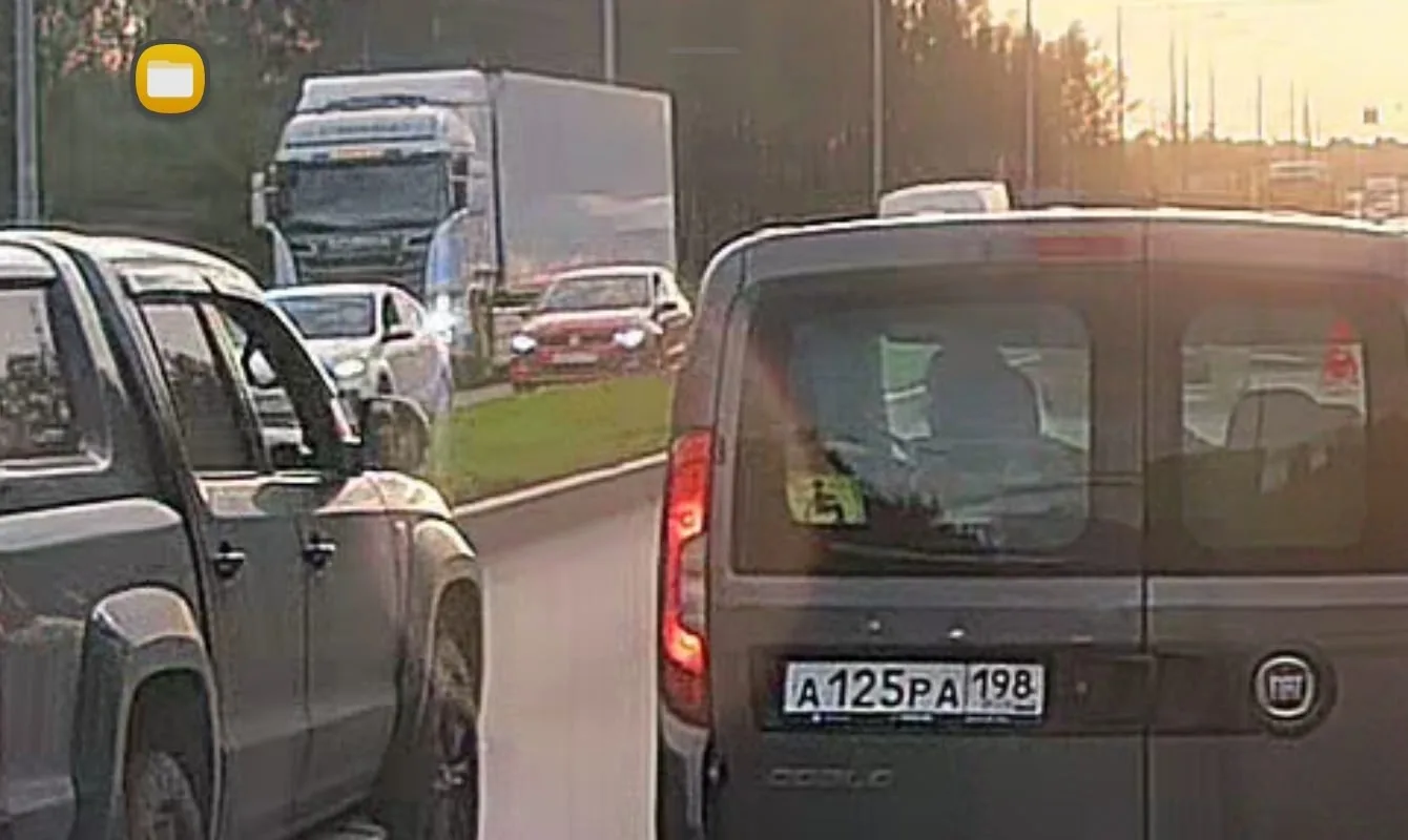 Хотелось бы, пользуясь случаем, передать горячий привет инвалиду на "Фиате", которому о...