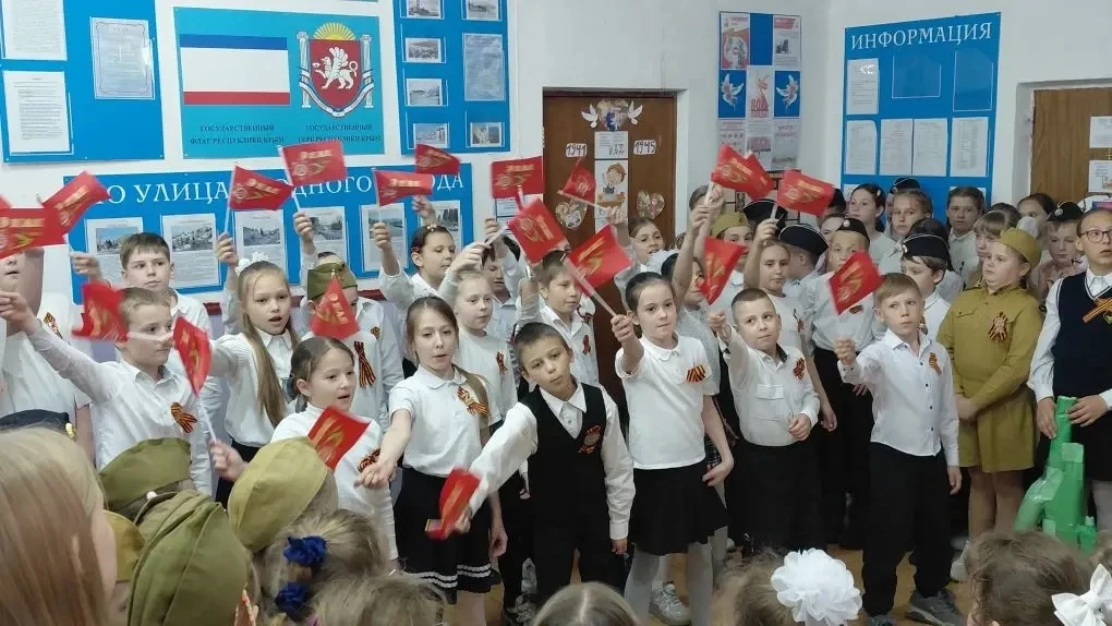 🎶 «Споёмте, друзья, ведь память жива»: конкурс военной песни в нашей школе 🎖️