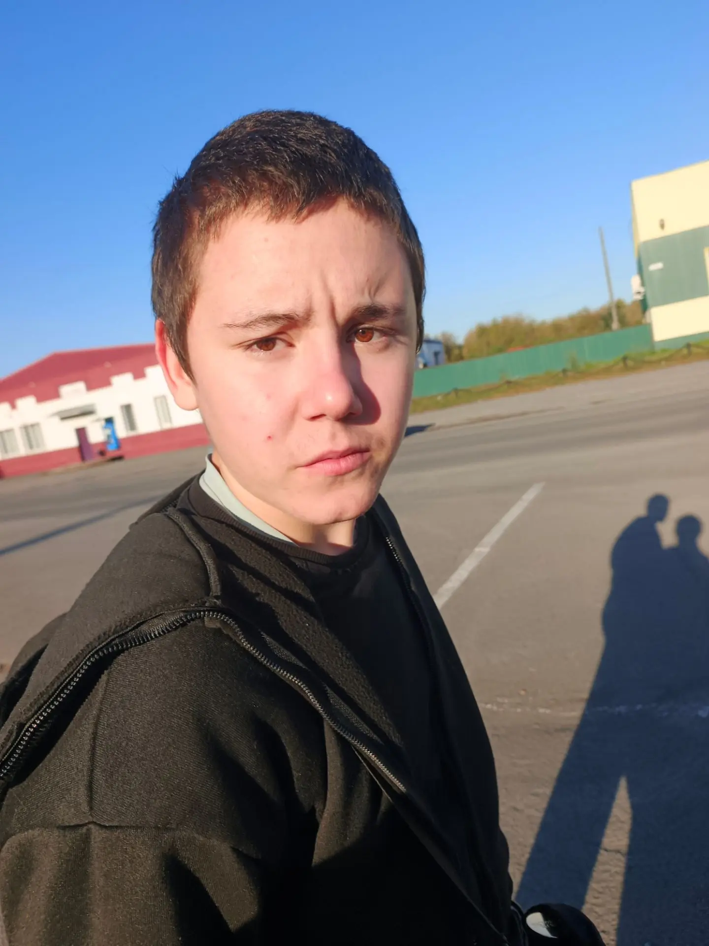 Понравился мальчик, гулял сегодня с пацанами, где-то в 16-17 фотку скинул друг,