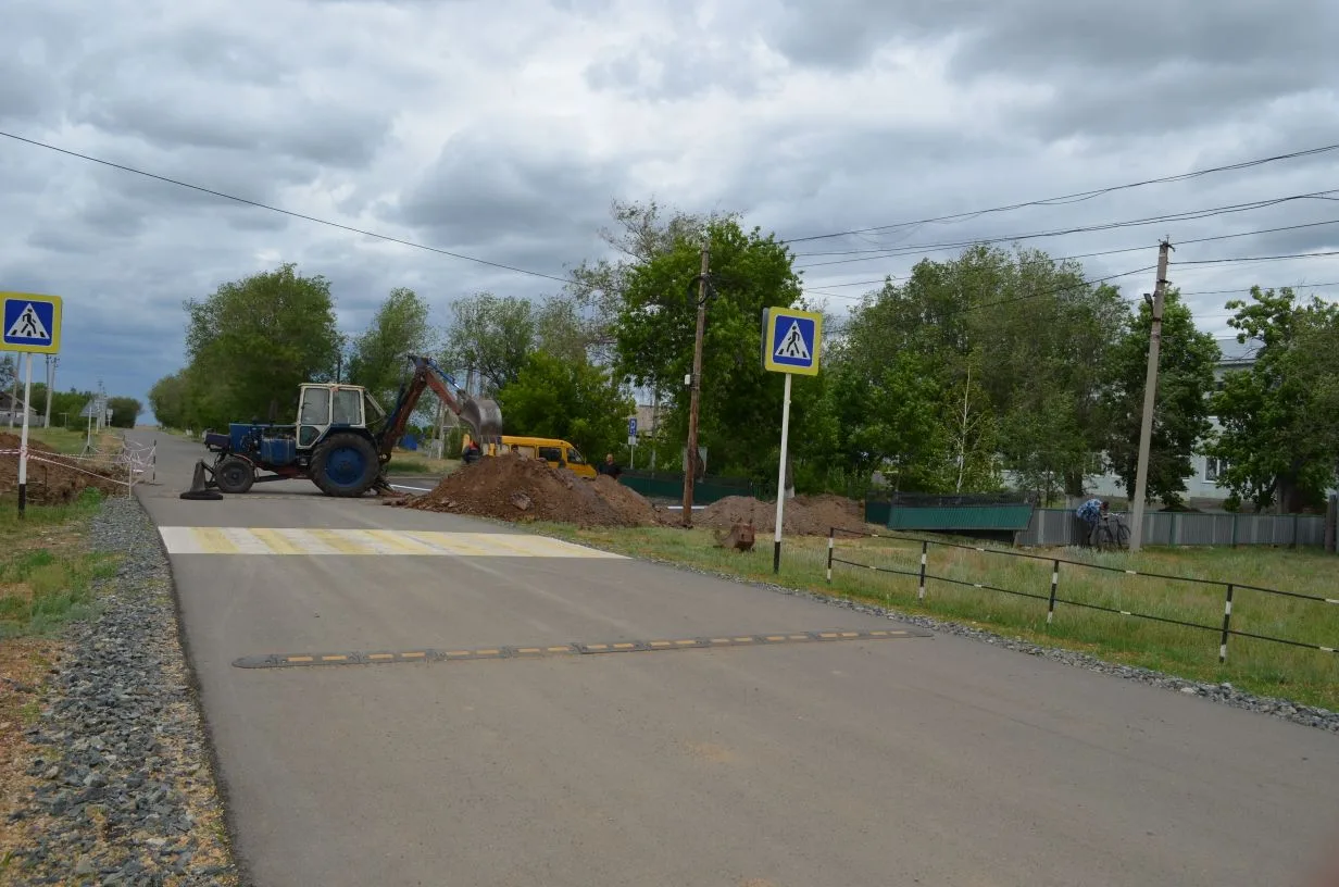 На территории Заилечного сельсовета в с. Весёлый Первый устраняется проблема  нескольки...