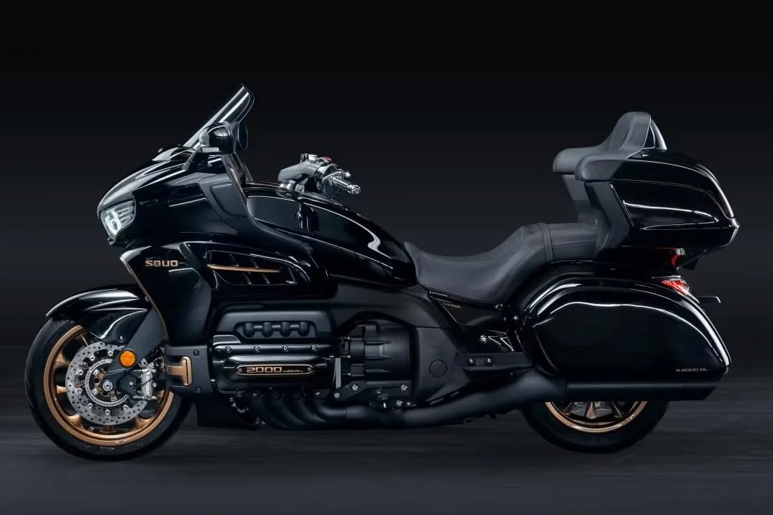 На замену Honda Gold Wing Great Wall Souo — первый в мире мотоцикл с горизонтально-оппозитным 8-цили