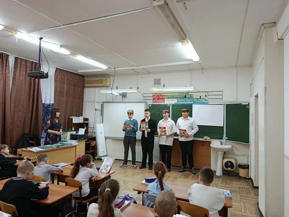 Вновь команда юных краеведов нашей школы в работе! 🎉 Сегодня ребята провели информационные пятиминут