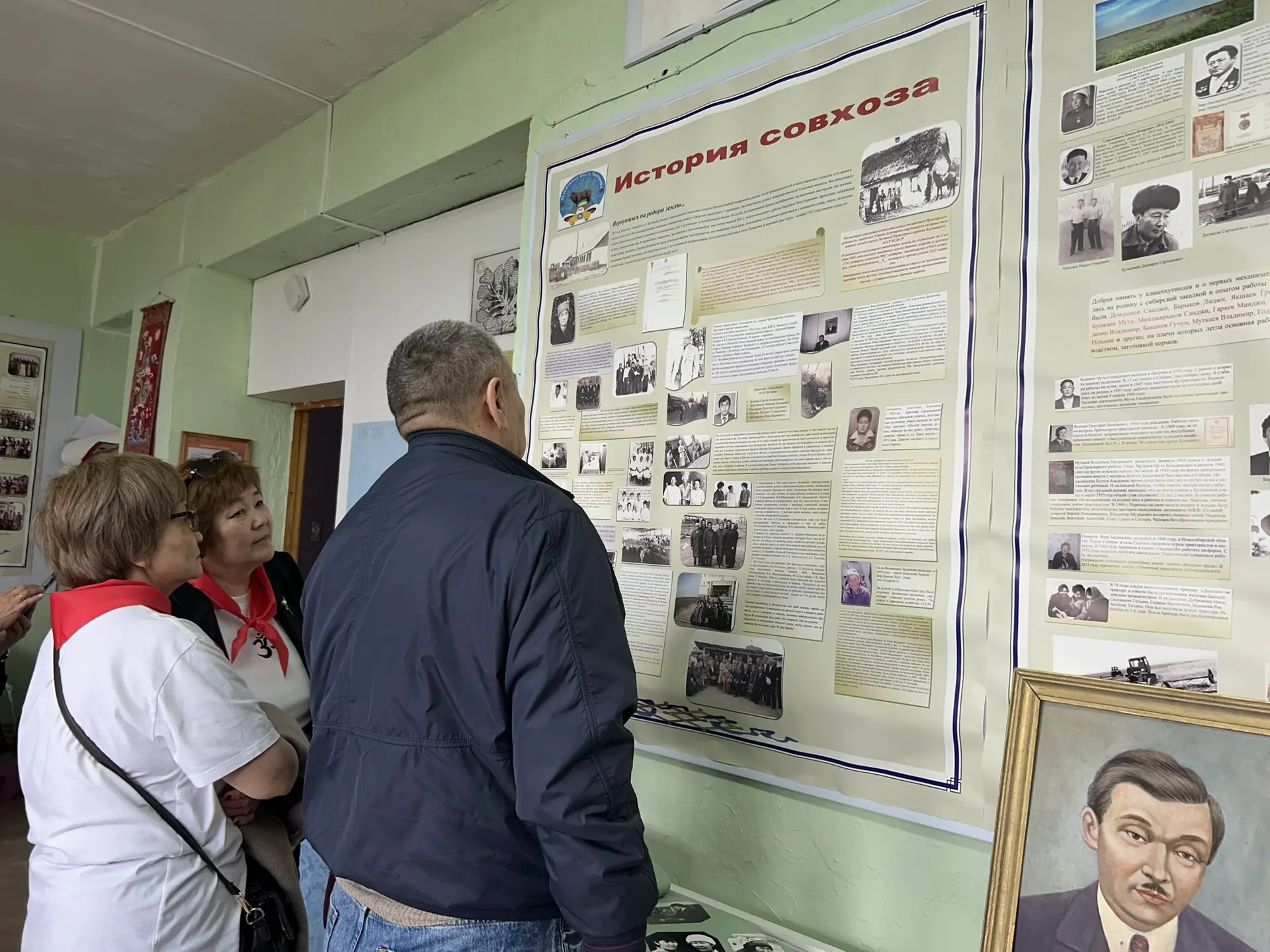 Наши выпускники побывали в школьном музее. Здесь время течёт иначе: медленно, бережно, ...