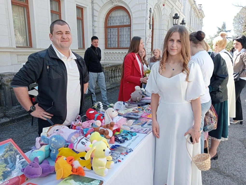 Наша школа приняла участие в празднике милосердия и благотворительности «Белый цветок» в Ливадии! 🌸 