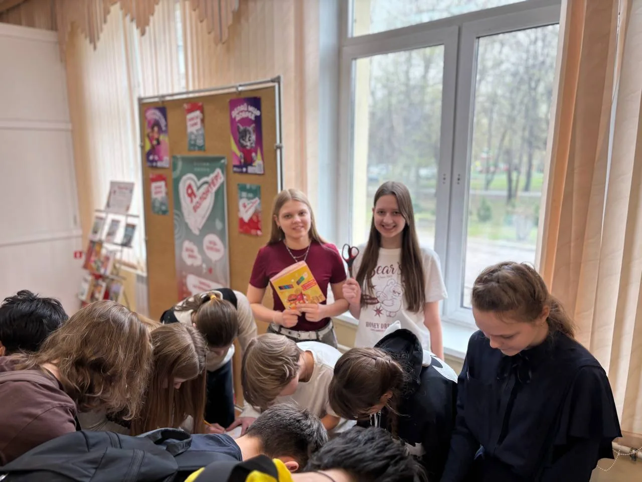 ✉️«Открытки ко Дню Победы» ️⭐  📝Всей школой, от первоклашек до выпускников, мы готовили открытки и п