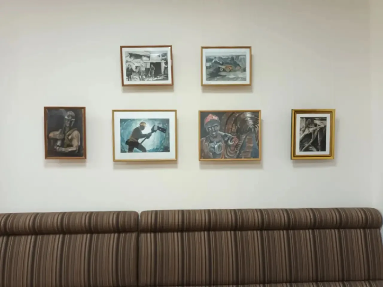 Выставка работ посвященная «Дню шахтёра» участников народного самодеятельного коллектив...