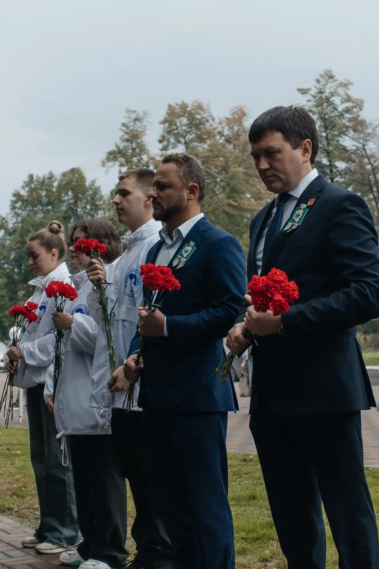 29 августа праздничный день начался с возложения цветов к памятнику шахтёрам, погибшим ...