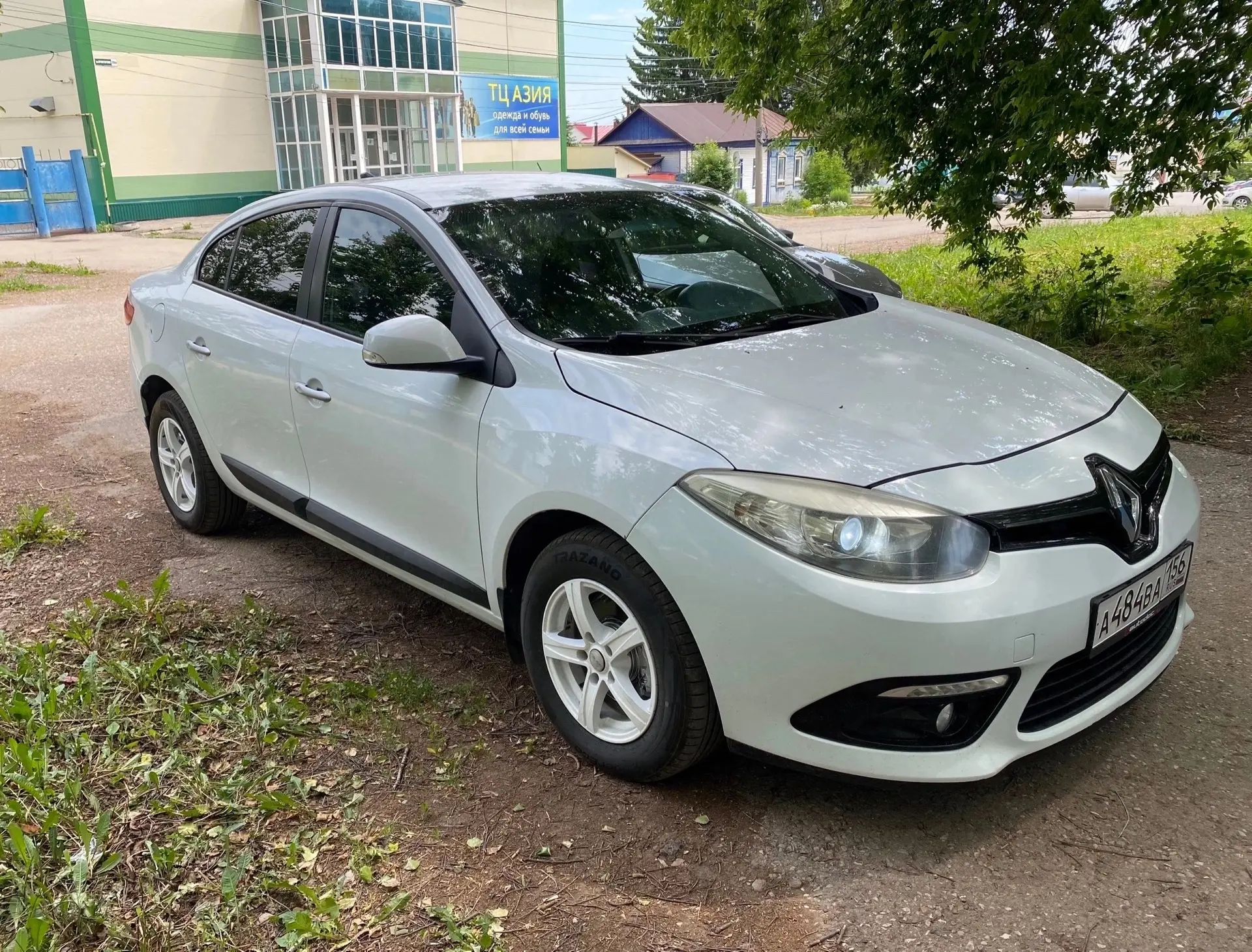 Продам Renault Fluence 2013г.в отличном состоянии. Куплена в 2014г. Автомат.

Двигатель 1.6 без прoб