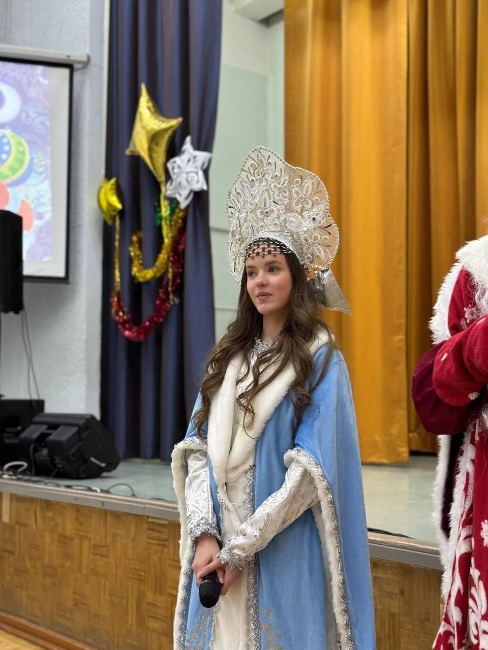 🎄 Сегодня, 24 декабря, в нашей любимой школе состоялась праздничная торжественная новогодняя линейка