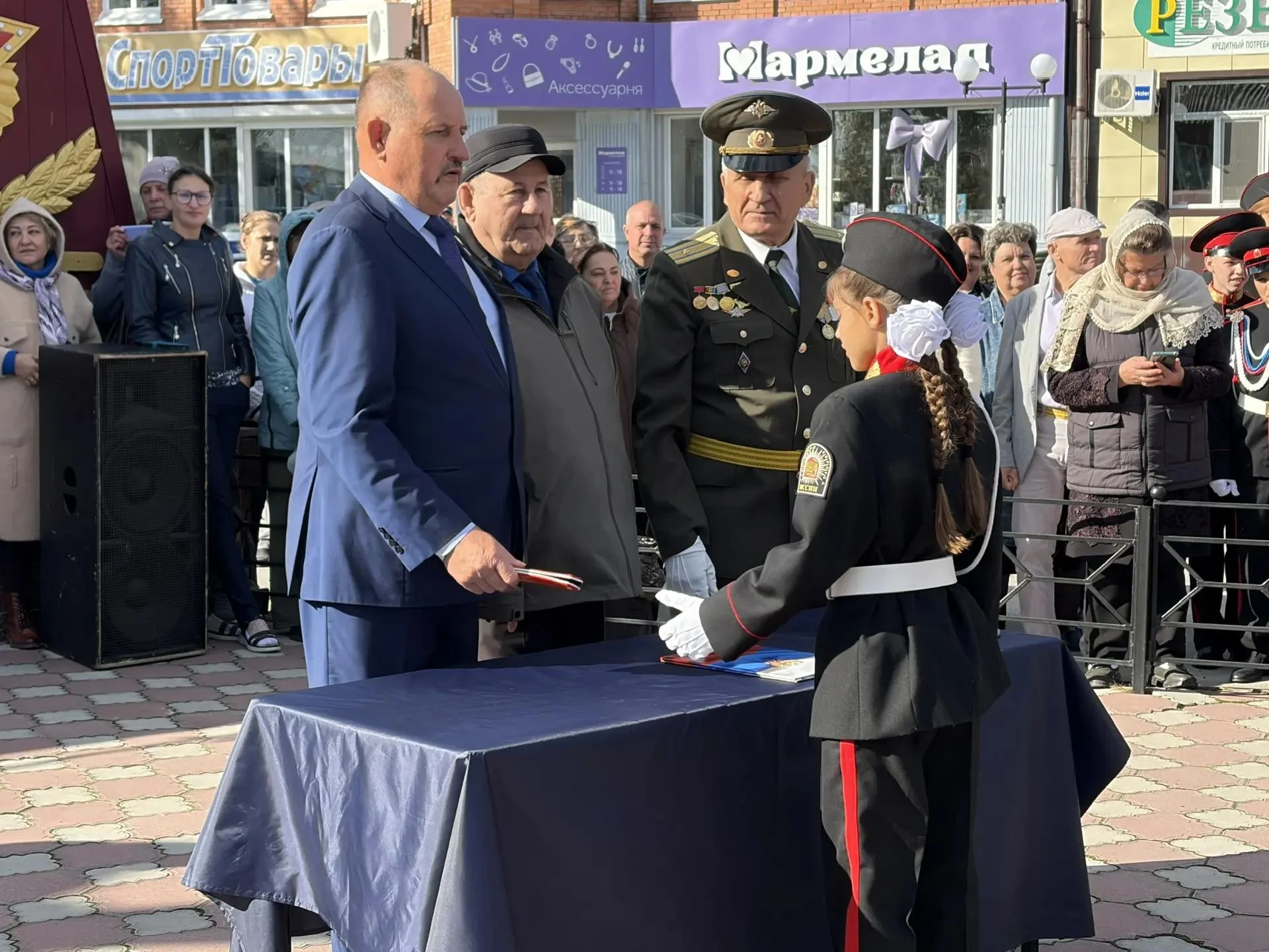 Воспитанники Колпашевского кадетского корпуса вступили в кадетское братство, произнеся ...