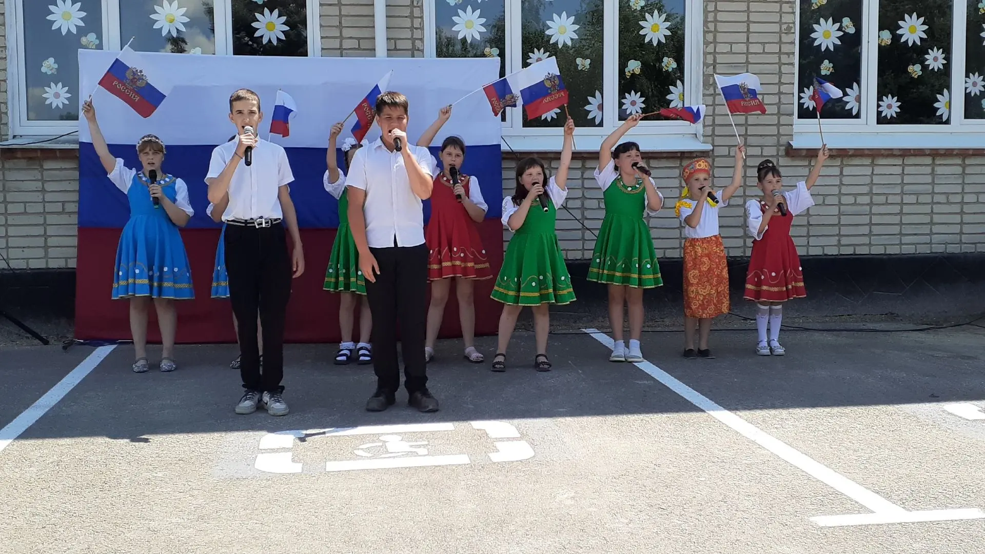 🇷🇺 В День России — с гордостью в сердце!

12 июня на территории Черноерковского сельского поселени
