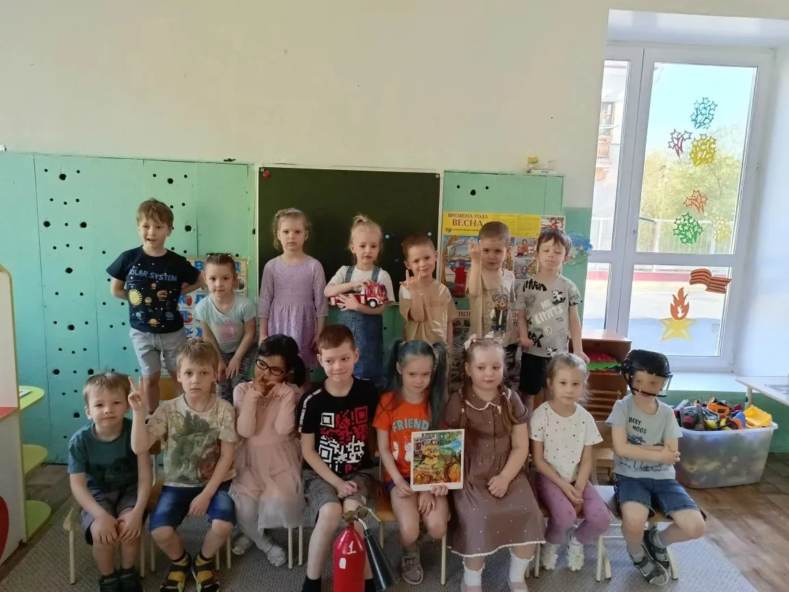 🔥 Сегодня в старшей и подготовительной группе отмечаем День пожарной охраны! 🚒🎉 Ребята узнали мно