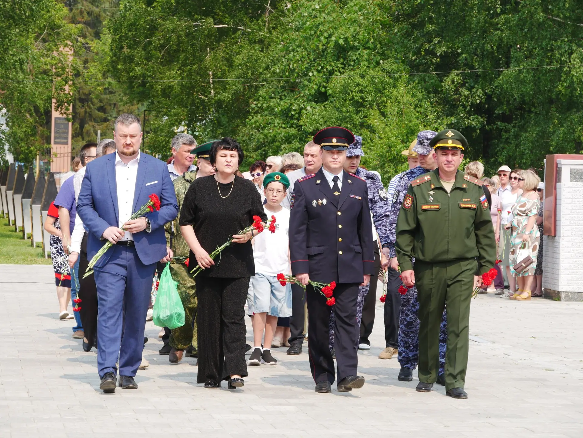 Сегодня, в День памяти и скорби, прошло возложение цветов

У мемориального комплекса "Русская Пиета"