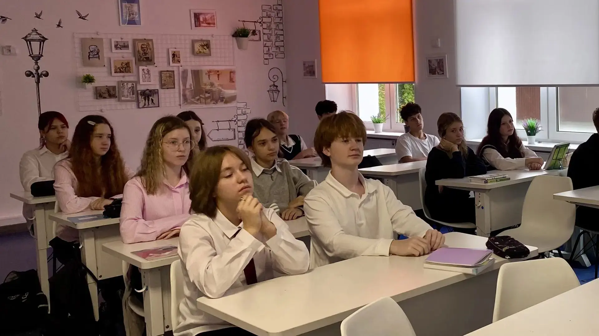 В лицее прошли очередные занятия цикла «Разговоры о важном». Пятиклассники вместе с пед...