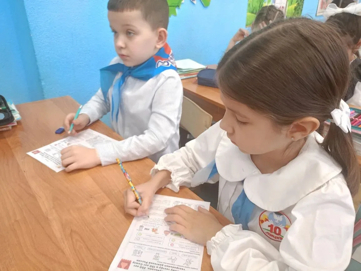 🇷🇺РАЗГОВОРЫ О ВАЖНОМ🇷🇺  💫 23 марта в лицее прошли уроки "Разговоры о важном" на тему: "Большой. За к