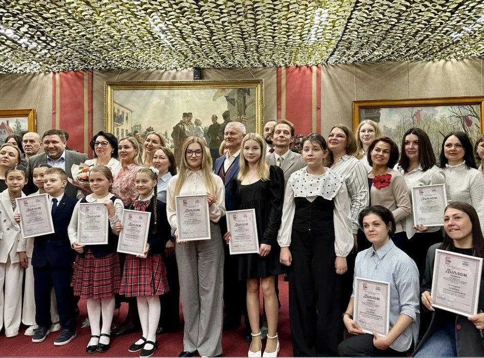 "ДОНОРСТВО У НАС В КРОВИ"🩸  🏆Мы поздравляем победительницу конкурса рисунков и логотипа донорского д