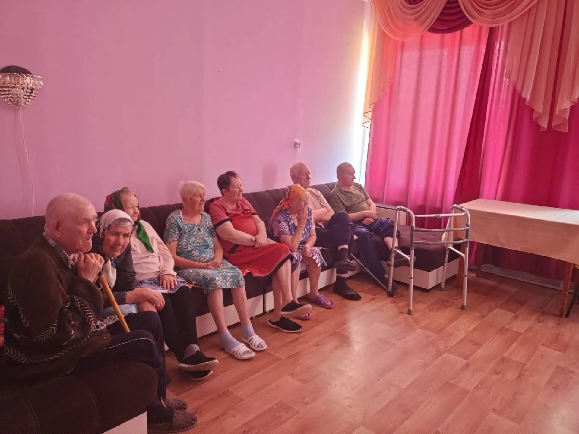 Сегодня мы собрались в уютном зале с нашими дорогими проживающими , чтобы посмотреть фи...