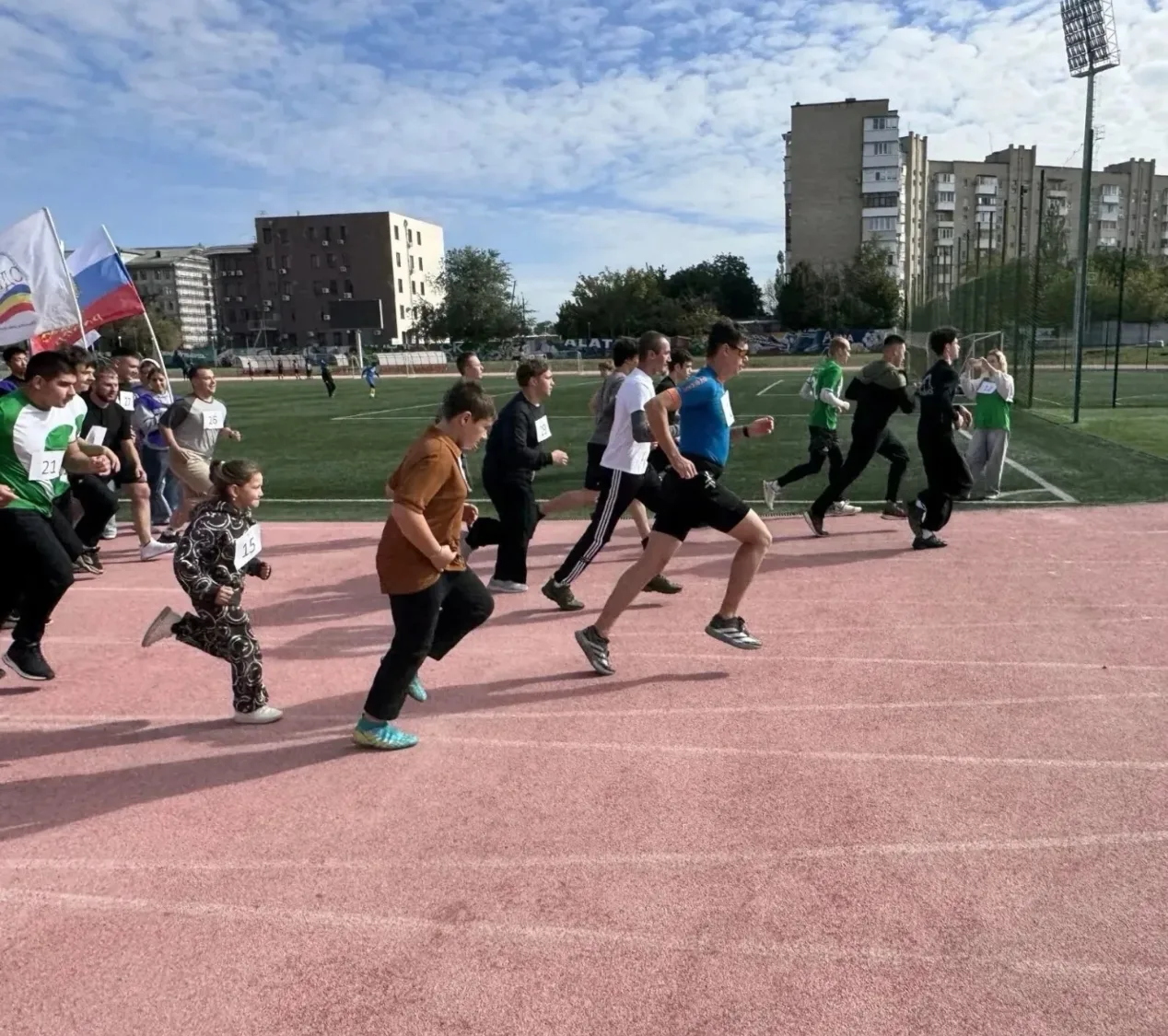 🏃‍♂На стадионе «Ермак» состоялся спортивно‑патриотический забег, посвящённый участника...