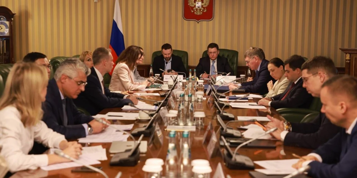 Новак поручил проработать меры поддержки предпринимателей, пострадавших от атак на склады

Вице-прем