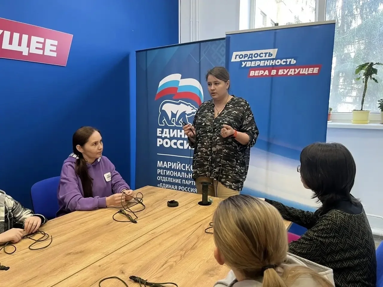 В Штабе общественной поддержки Республики Марий Эл состоялся мастер-класс по плетению тактических бр