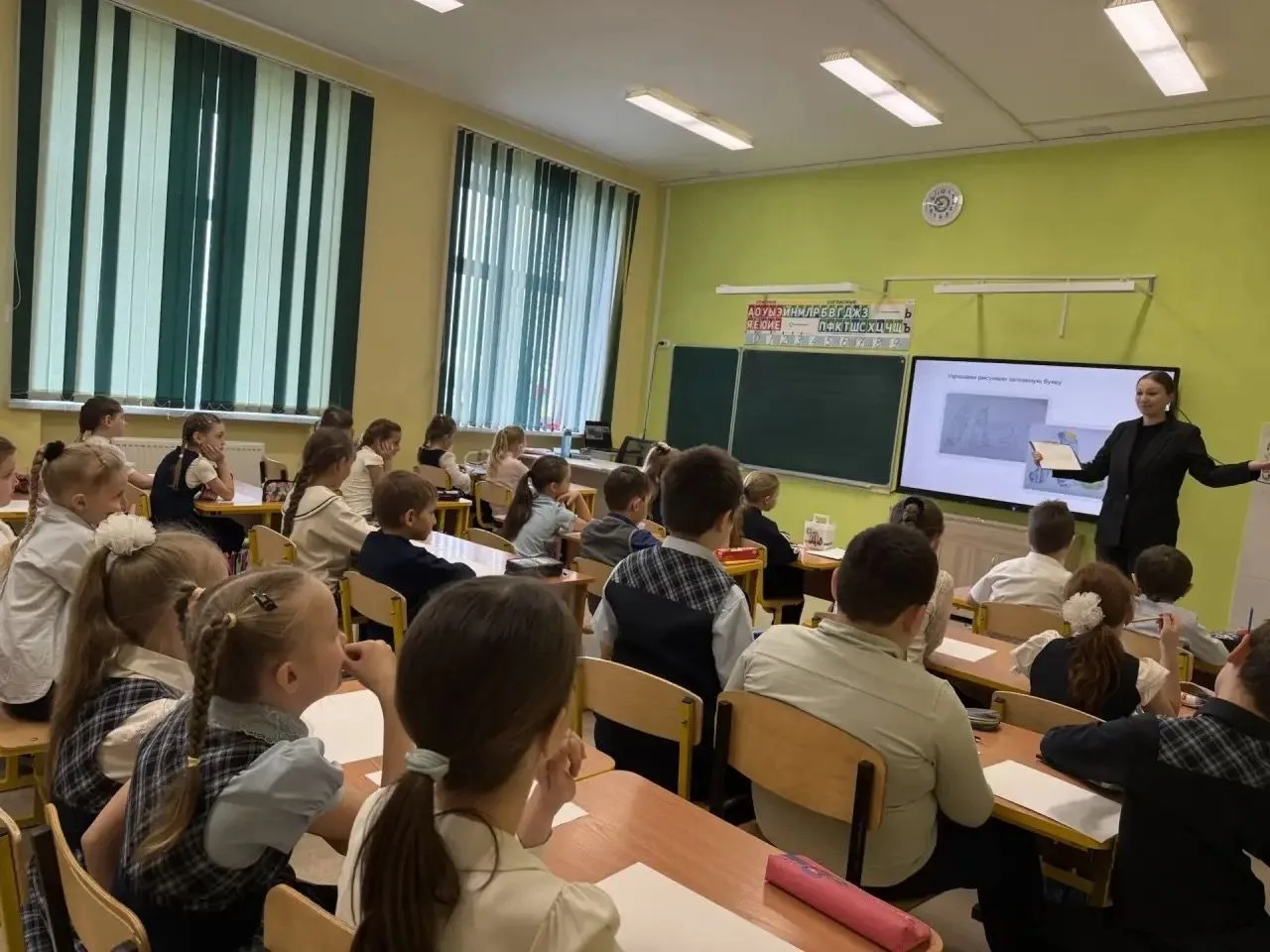 Единые действия — единые ценности.   Сегодня советник директора по воспитанию провел для ребят начал