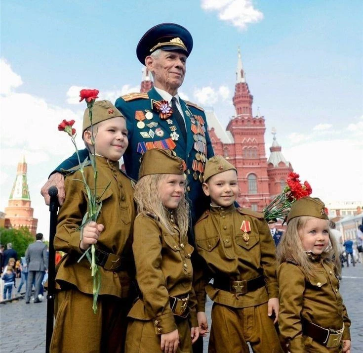 Дорогие нижегородцы! С Днём Великой Победы!