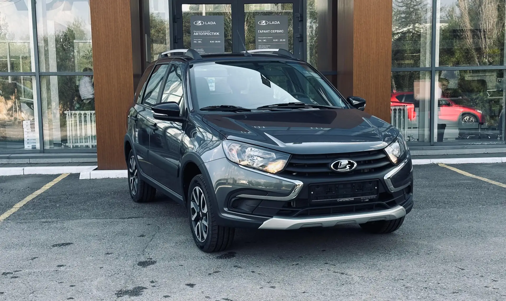 Lada GRANTA cross 2026. 
Двигатель: 1.6л 8 кл 90 л.с 
Коробка: Механика 
Комплектация:
- кондиционер