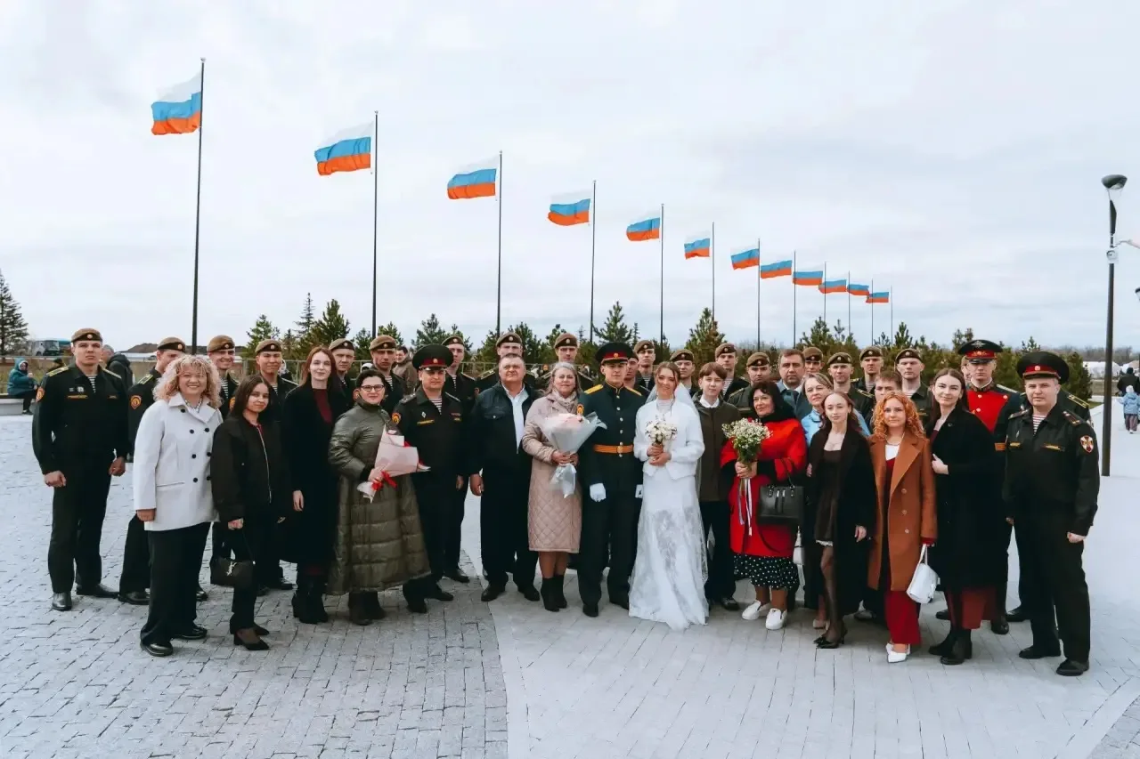 «Космическая любовь»: сегодня в Парке покорителей космоса прошла церемония бракосочетания курсанта С