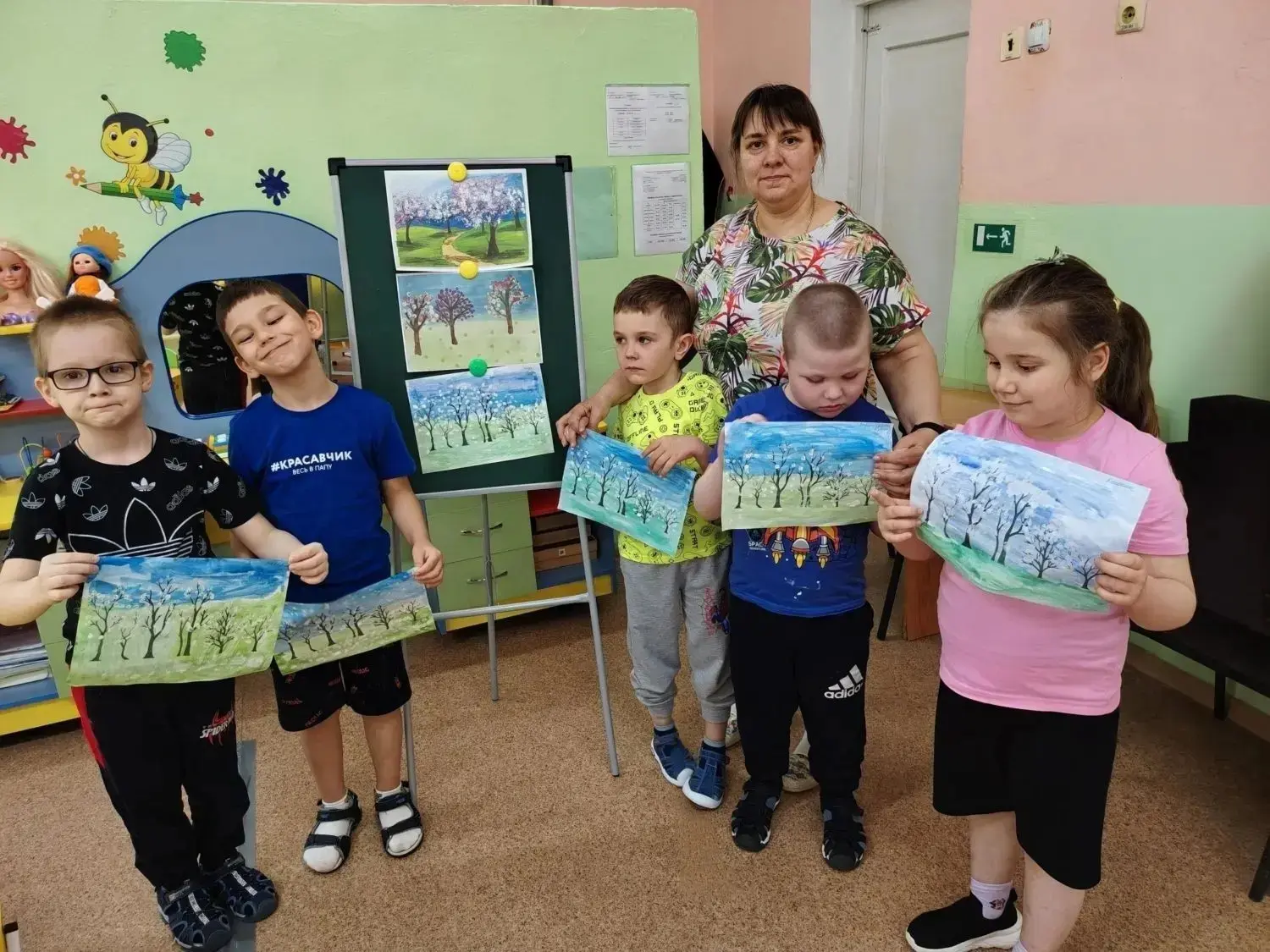 В старшей группе "Полянка" прошло нетрадиционное рисование ватными палочками "Цветут сады".