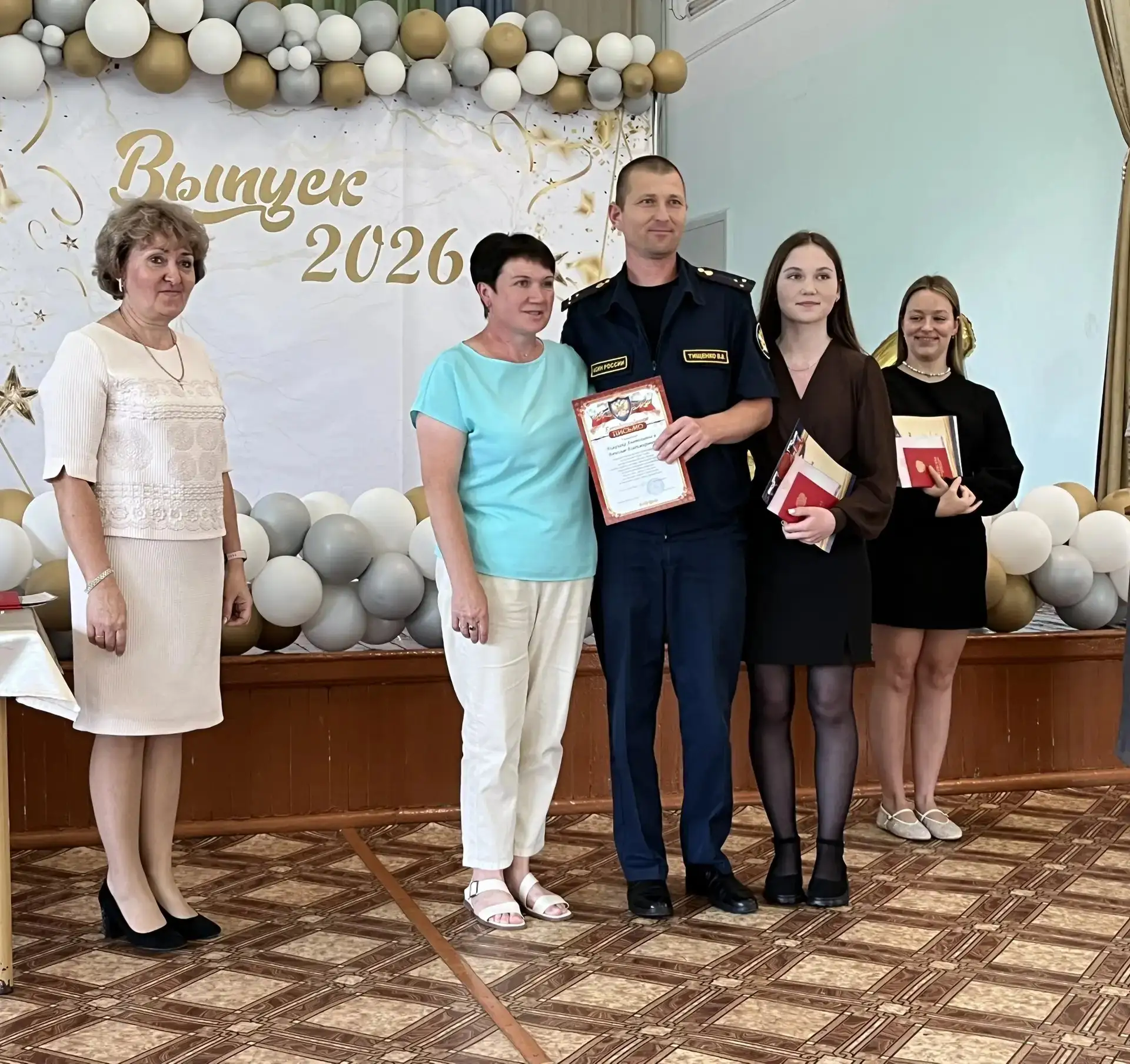 Сегодня прошло торжественное вручение аттестатов выпускникам 9-х классов