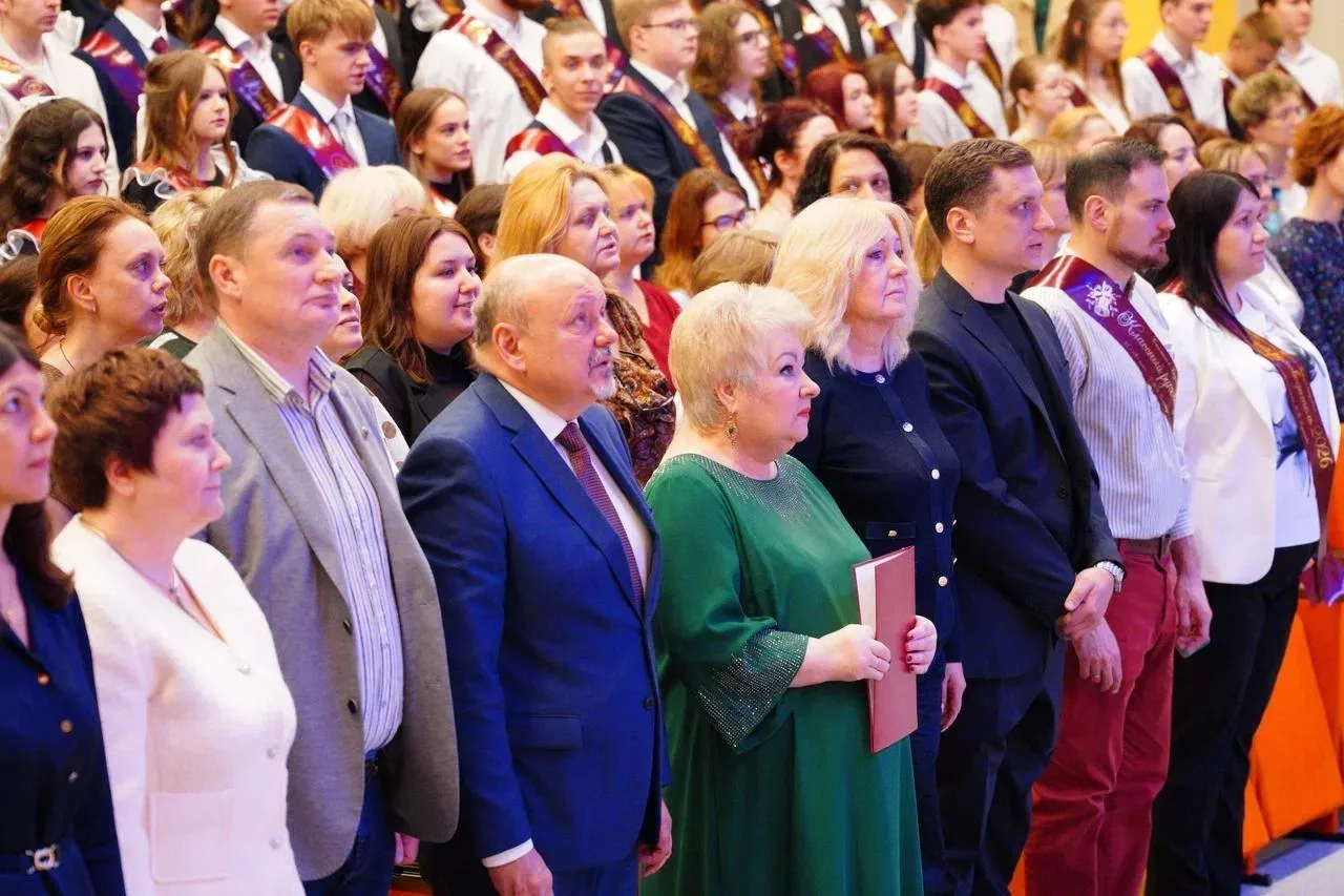🛎Последние звонки прозвенели для троицких школьников  В нынешнем году образовательные учреждения рай